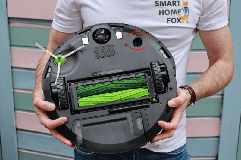 Navigationssensor des iRobot Roomba i3 in der Nahaufnahme